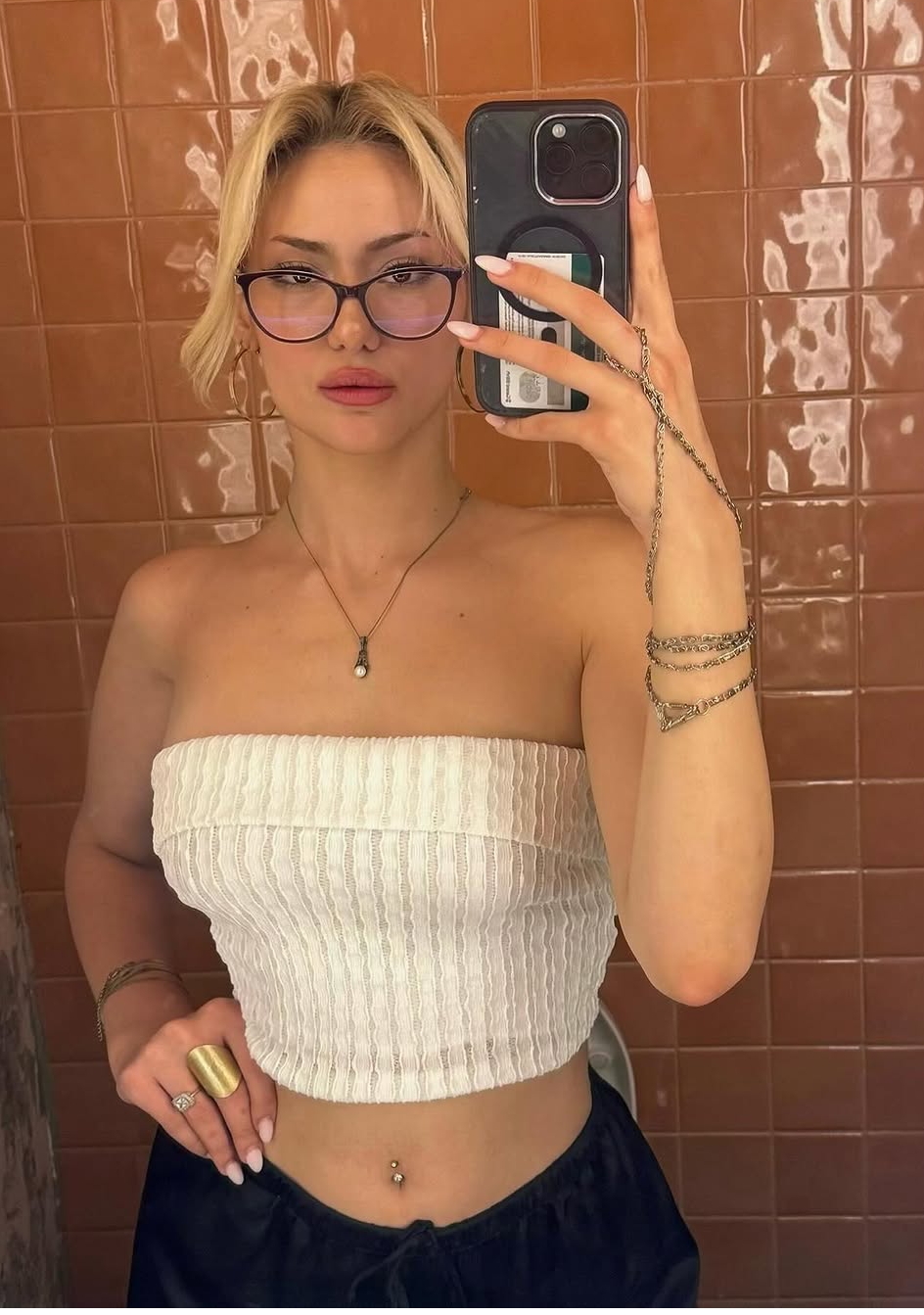 Akkonak Daha İyi Bir Gelecek Escort Aylin
